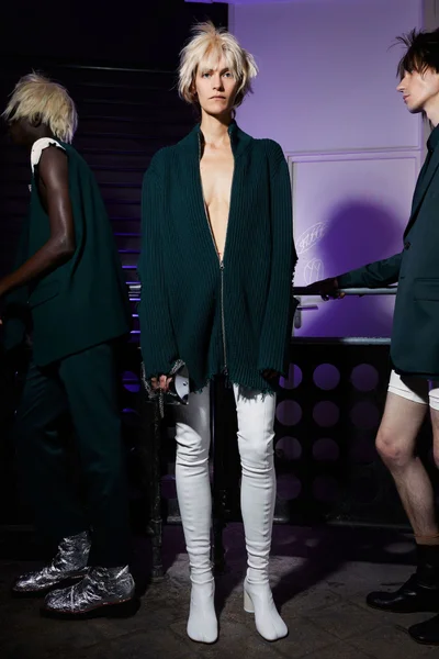 Look 10